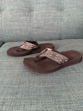 Reef Women’s Black Sandal with Geometric Strap